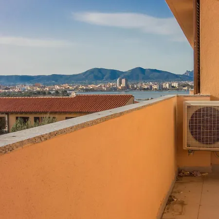 Guesthost - Olbia Oasis Apartment W Two Balconies! Lägenhet