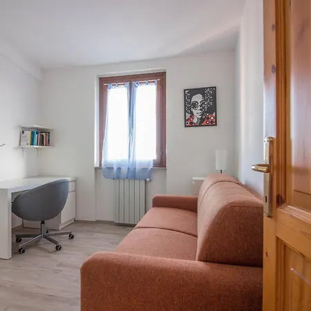 Guesthost - Oasis W Two Balconies!