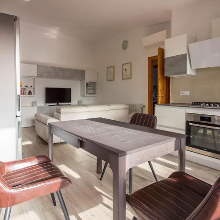 Guesthost - Oasis W Two Balconies! Апартаменты