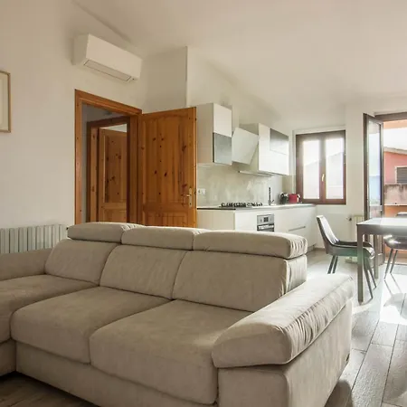 Guesthost - Oasis W Two Balconies! Apartament *