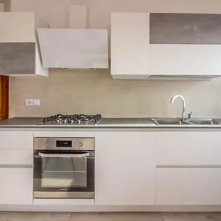 Апартаменты Guesthost - Oasis W Two Balconies!