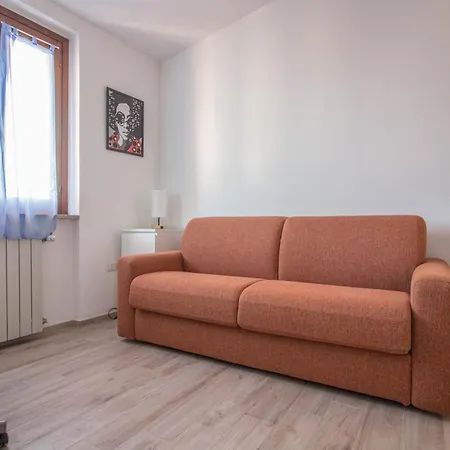 Guesthost - Oasis W Two Balconies! *