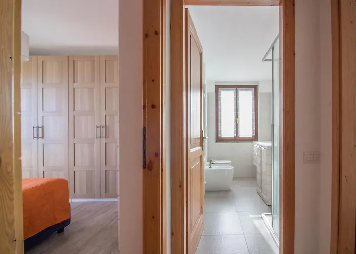 Guesthost - Oasis W Two Balconies! *