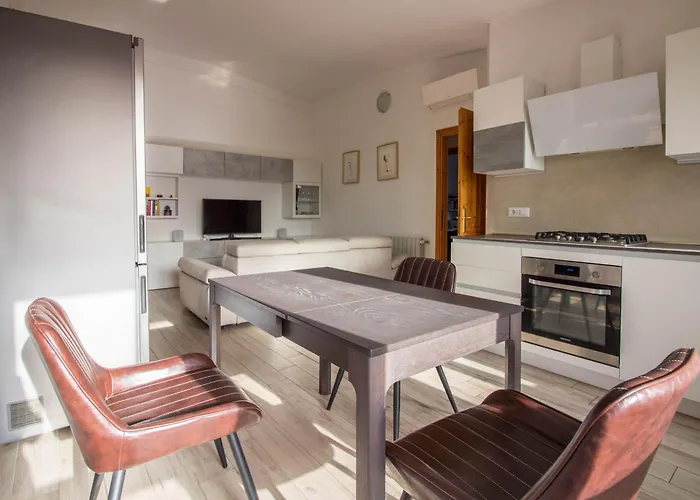 Guesthost - Oasis W Two Balconies! Appartement