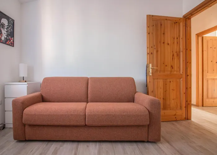 Guesthost - Oasis W Two Balconies!