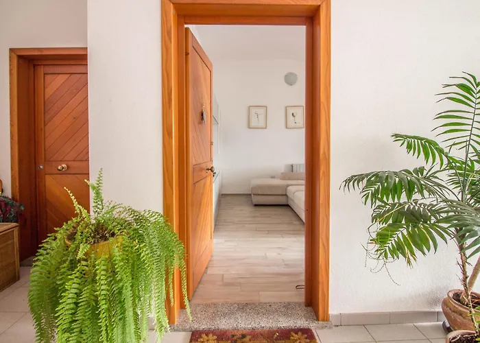 Guesthost - Oasis W Two Balconies! Appartement Olbia