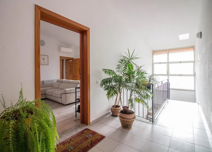 Guesthost - Oasis W Two Balconies! Olbia