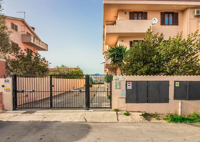 Guesthost - Oasis W Two Balconies! Appartement